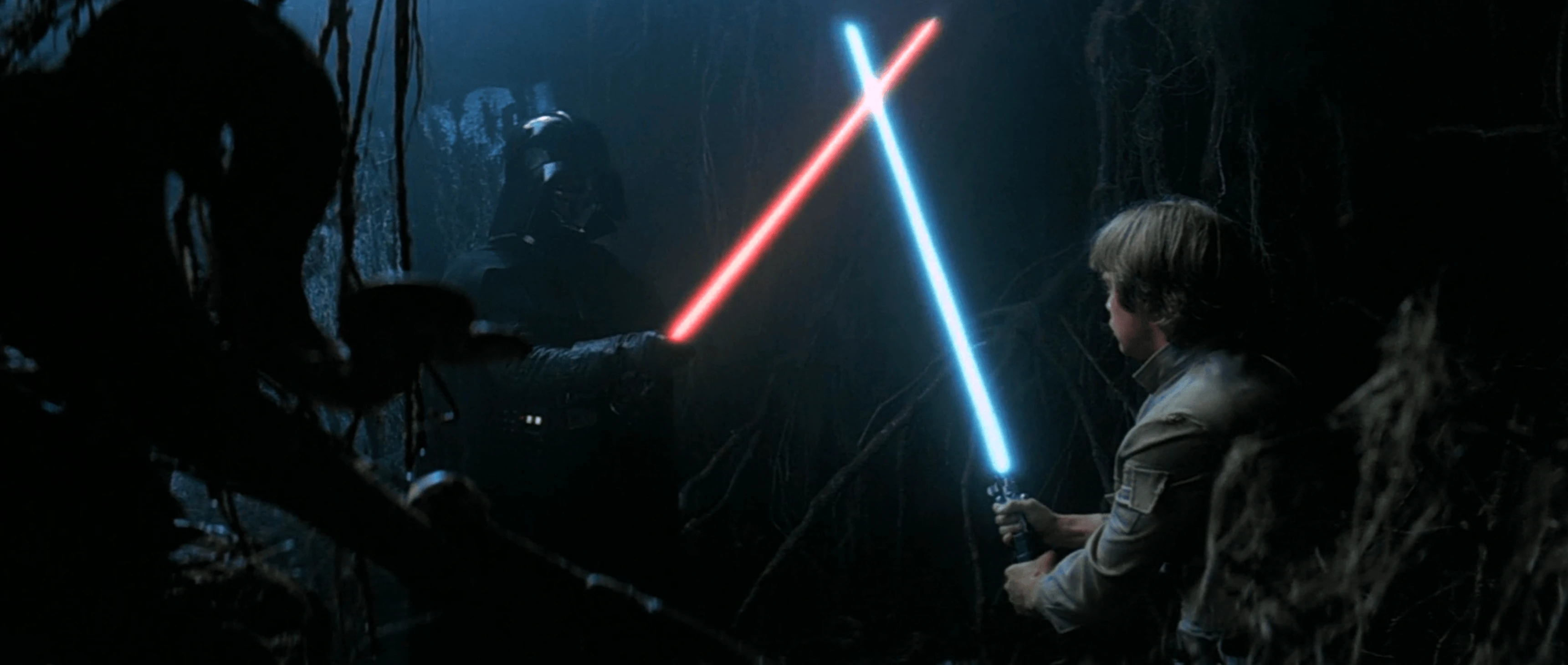 Luke affronte Vador dans la grotte de Dagobah